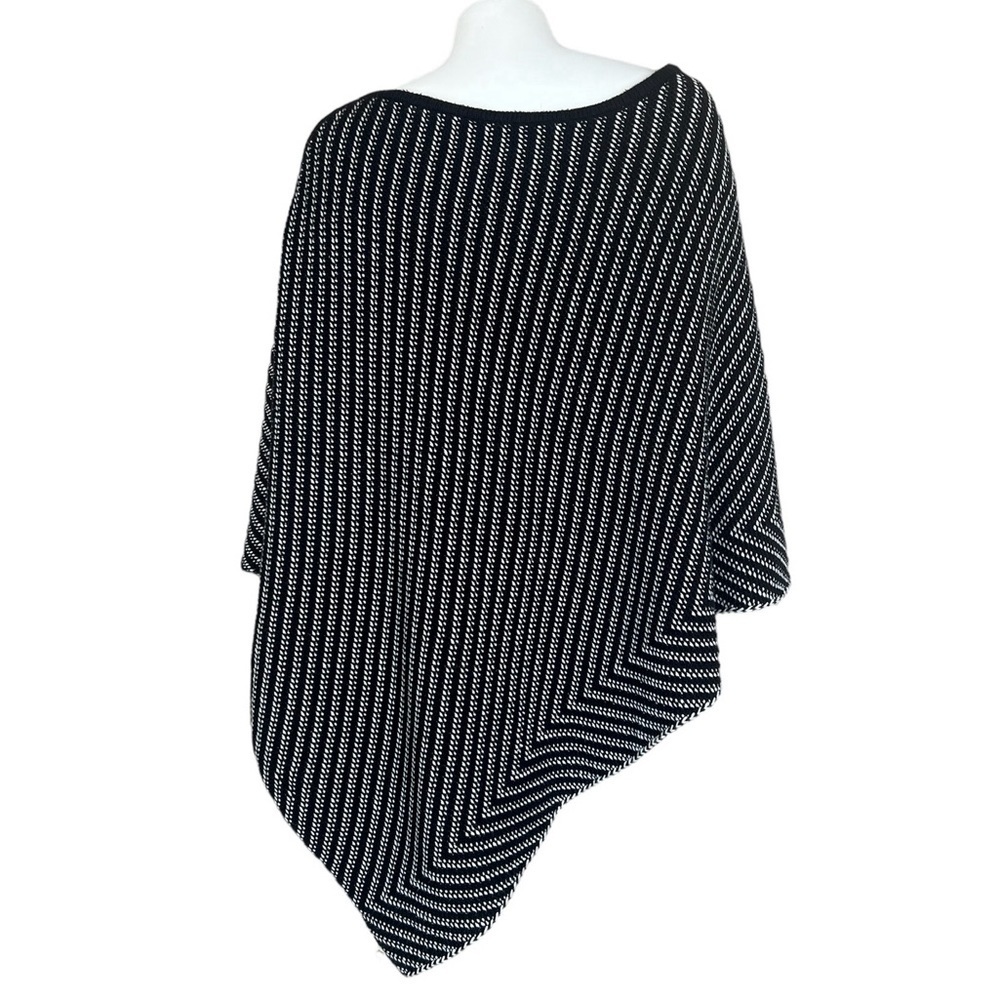 Chico’s Black White Knit Asymmetrical Hem Poncho Sweater One Size - Picture 2 of 8